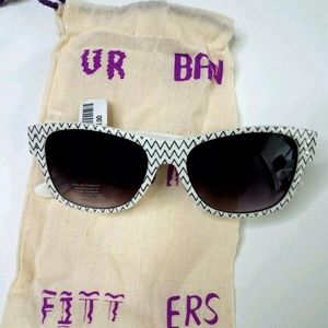 New Urban Outfitters Chevron Women's Sunglasses